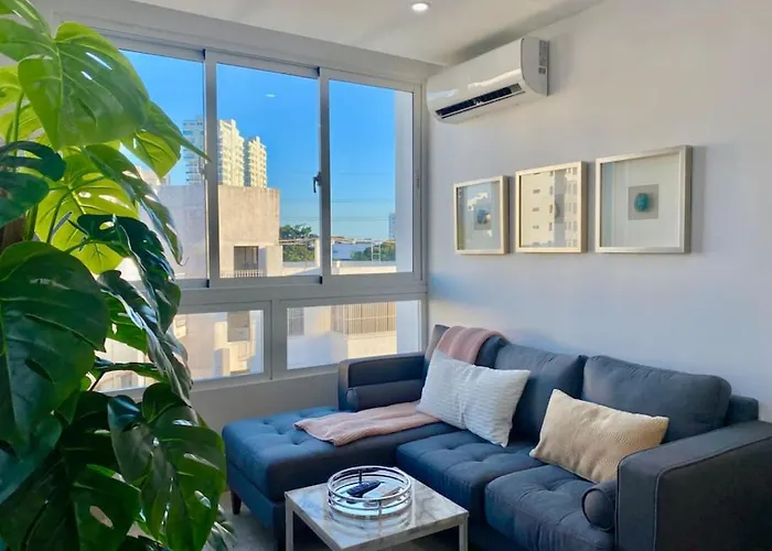 Cozy City Center Condo Full Ac